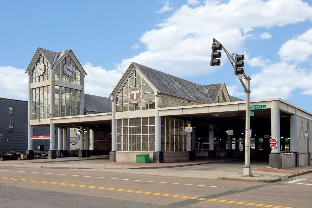 Home2 Suites By Hilton Boston South Bay Екстер'єр фото