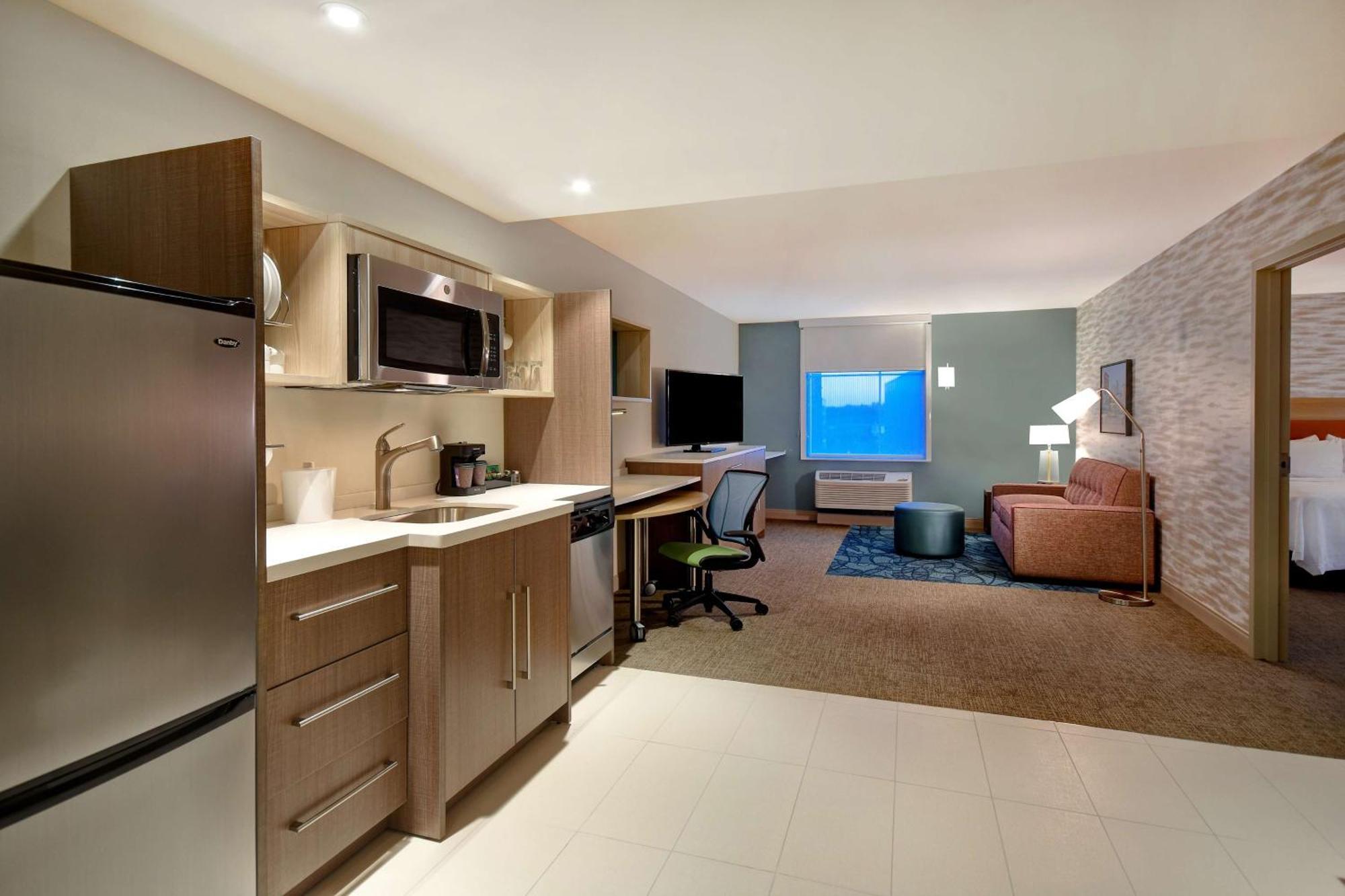Home2 Suites By Hilton Boston South Bay Екстер'єр фото