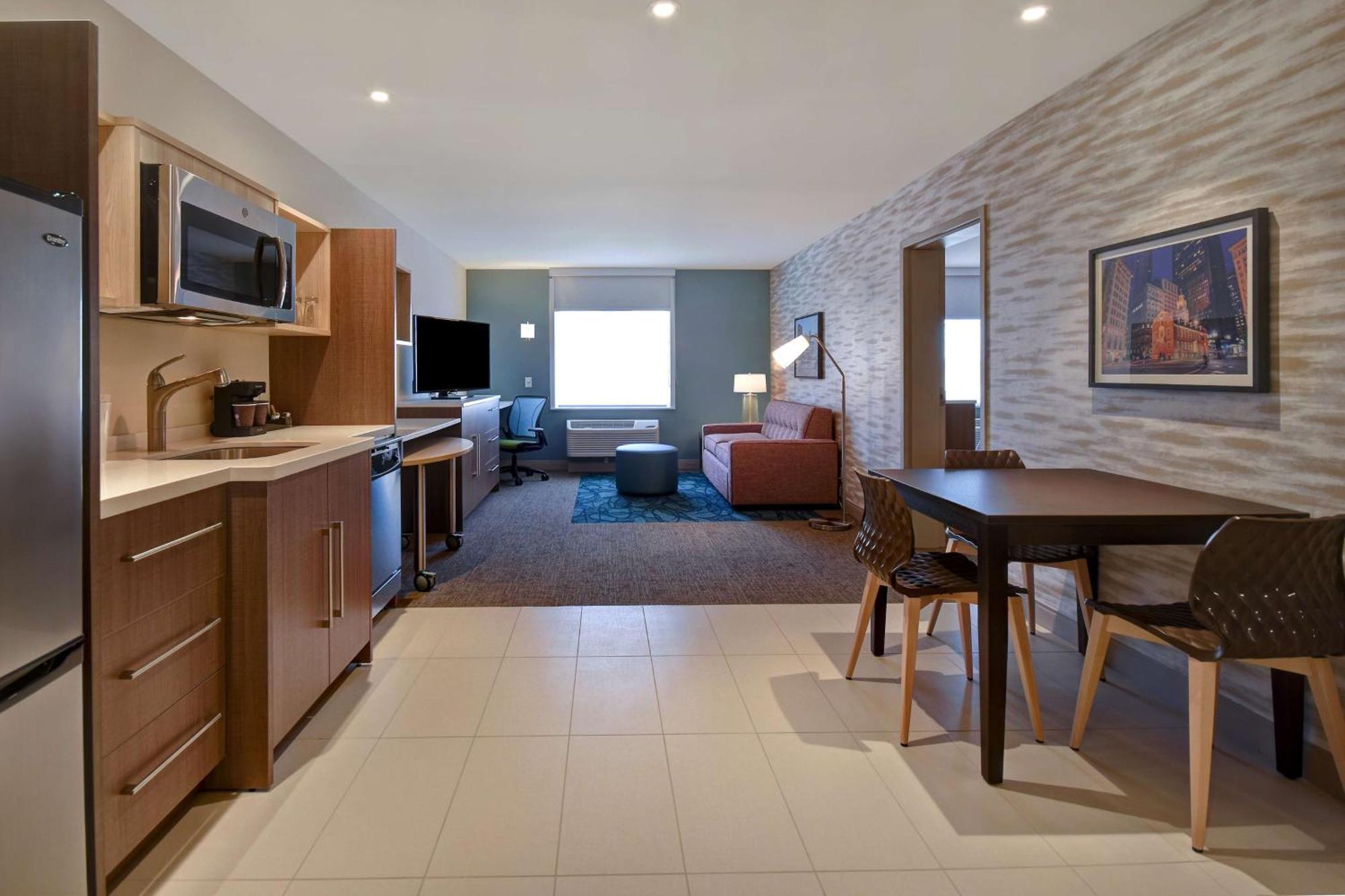 Home2 Suites By Hilton Boston South Bay Екстер'єр фото