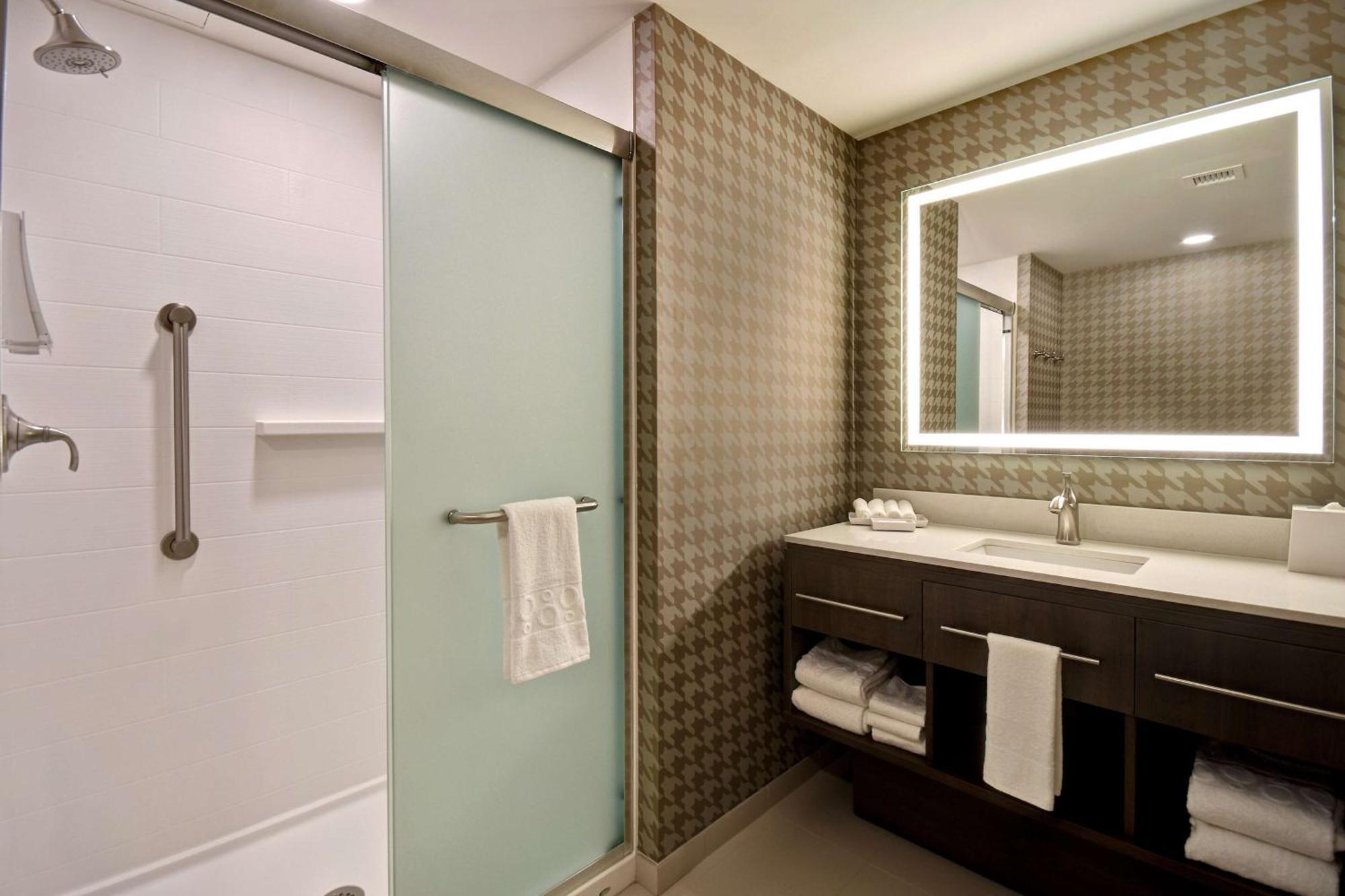 Home2 Suites By Hilton Boston South Bay Екстер'єр фото