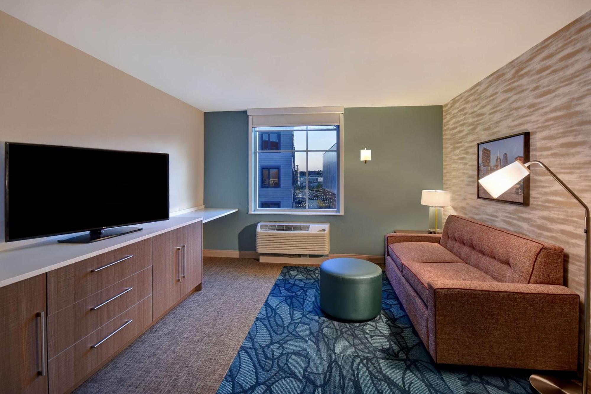 Home2 Suites By Hilton Boston South Bay Екстер'єр фото