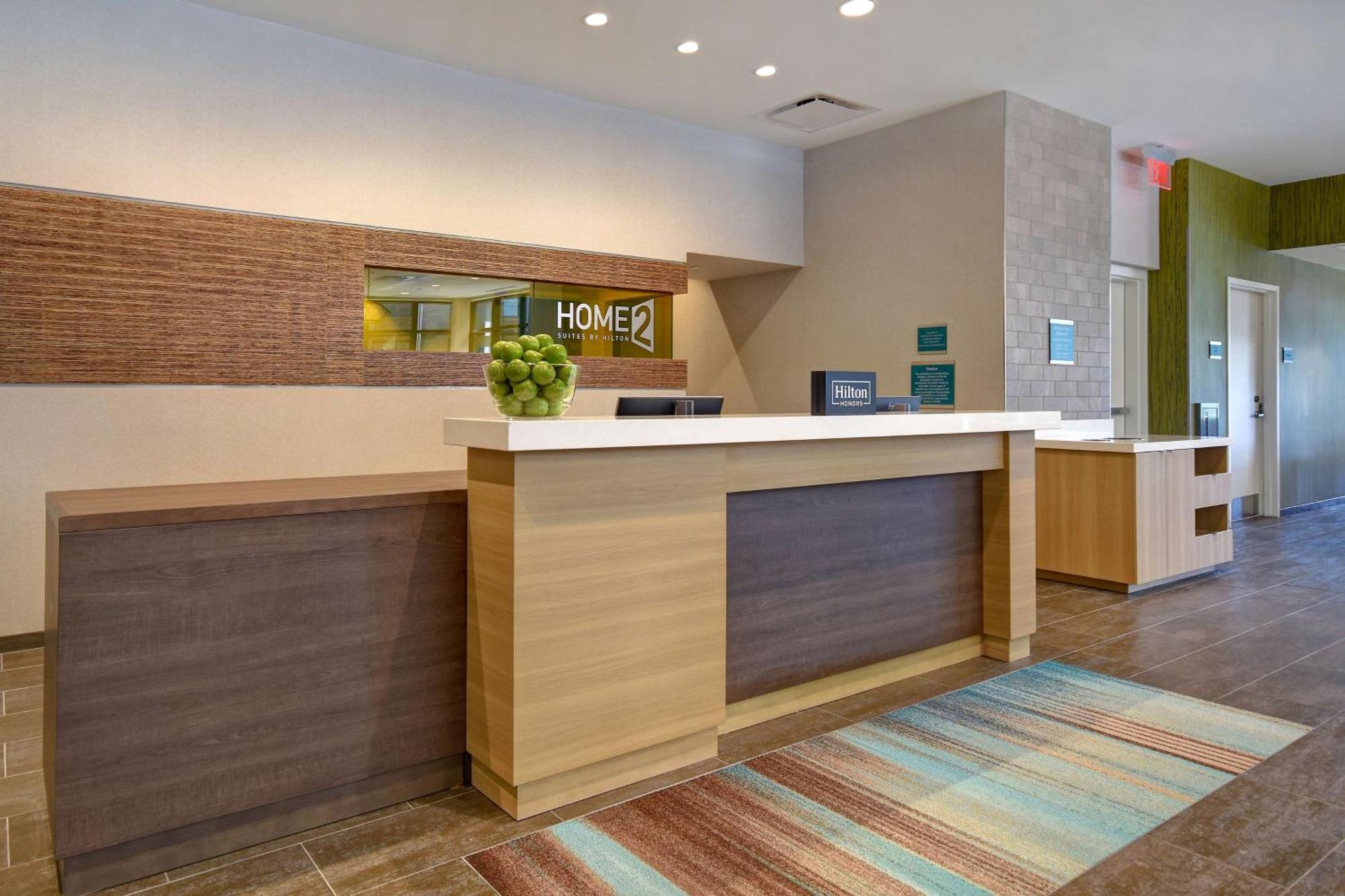 Home2 Suites By Hilton Boston South Bay Екстер'єр фото